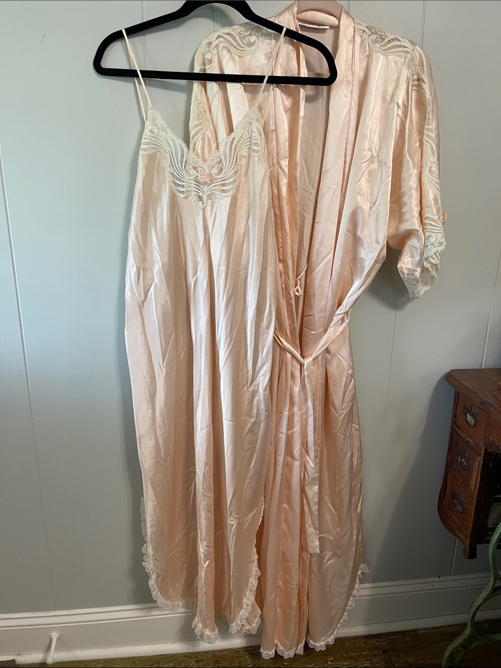 Vintage Christian Dior peach lace nightgown and robe set medium